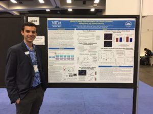 Lionel presenting his poster at SfN 2016.